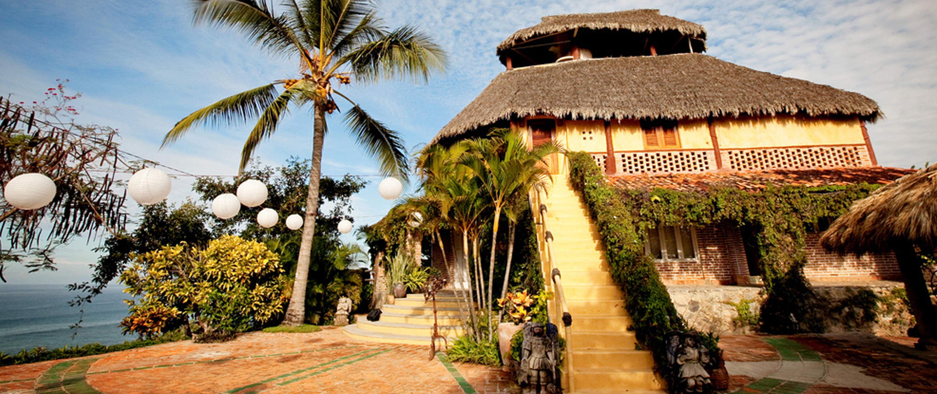 Destination-wedding-ready tropical bungalow